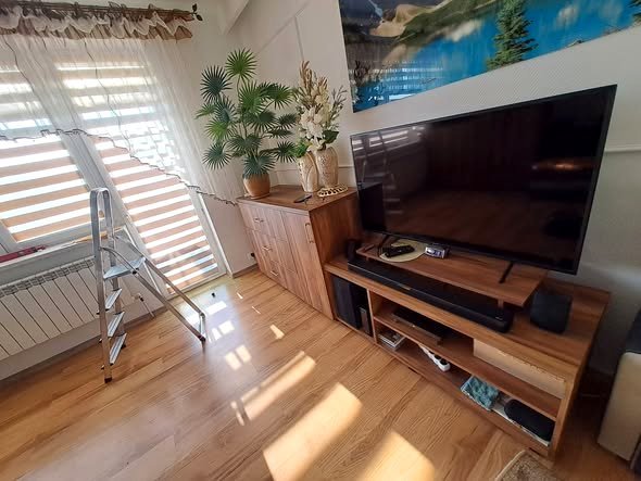 Lux-Drew — stolik RTV dąb · zabudowa salonu